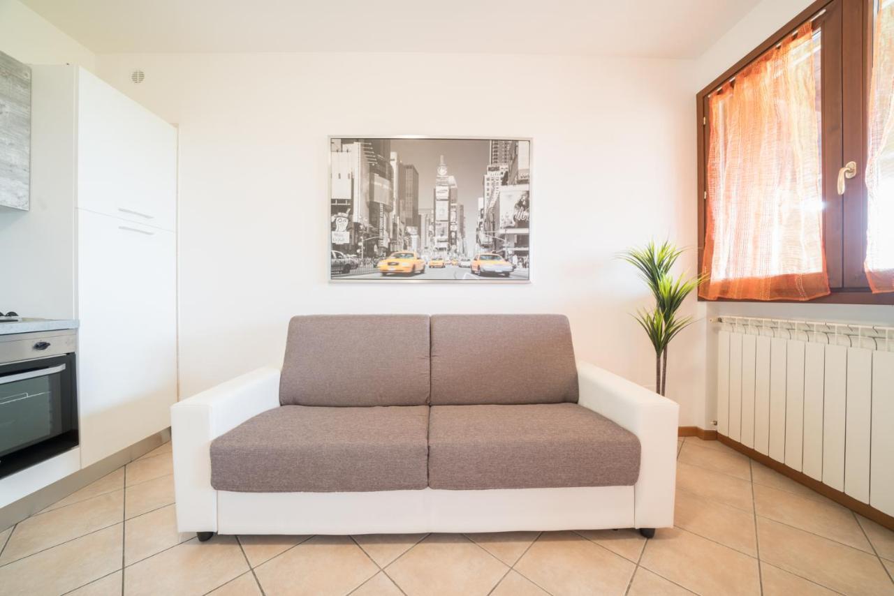 Gardappartamenti Cascinale Pool Desenzano del Garda Buitenkant foto