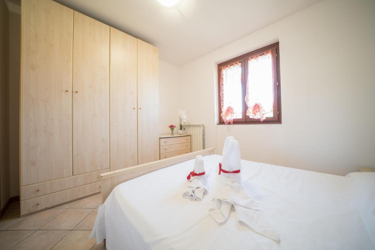 Gardappartamenti Cascinale Pool Desenzano del Garda Buitenkant foto