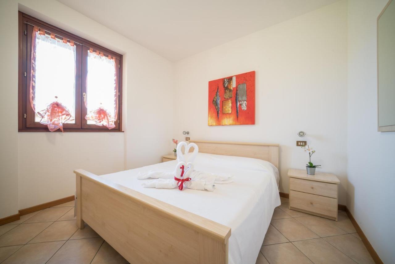 Gardappartamenti Cascinale Pool Desenzano del Garda Buitenkant foto