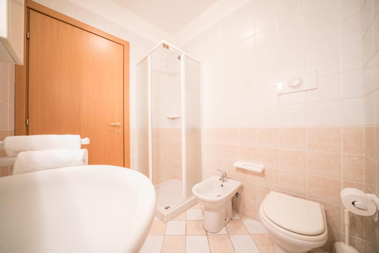 Gardappartamenti Cascinale Pool Desenzano del Garda Buitenkant foto